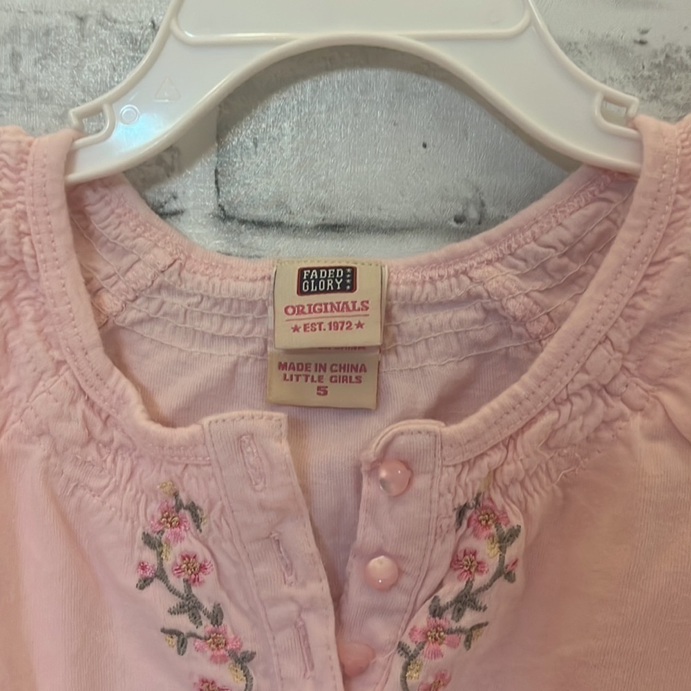 Toddlers pink embroidered tee​​​​​​​​​​​ - Picture 2 of 3